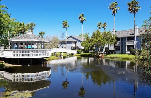 Palm Valley Apartment | Water View, Pool, BBQ & Pet-Friendly