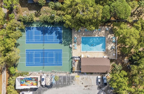 Bayview Condo | Waterfront 1 BR Condo Private Beach, Pool & Sunset Views 30 DAY MIN