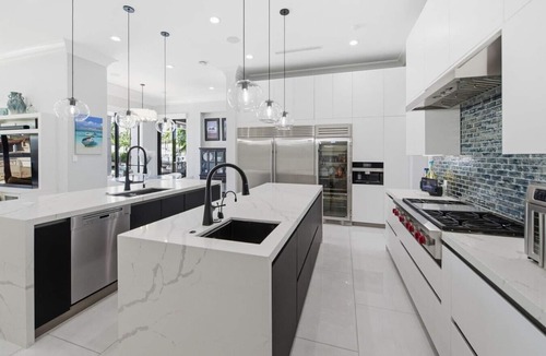 Las Olas Isles Villa | Waterfront 7BR Estate for 18 w/Infinity Pool, Spa, Private Dock, Wine Cellar