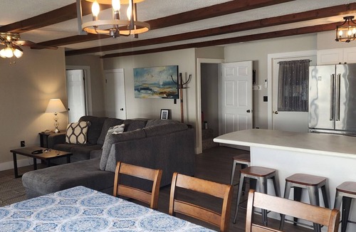 Frankfort Cottage | Waterfront, AC, Newly Remodeled, Kayaks, 4 SUP, Rowboats