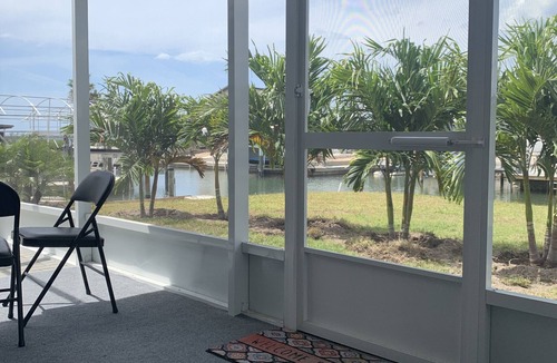 Englewood South House | Waterfront and close to beach!