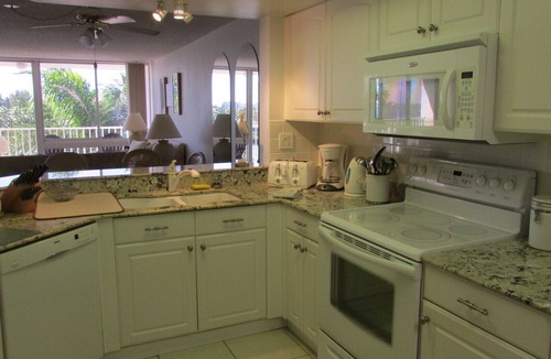Bayway Isles Condo | Waterfront Boca Ciega Bay with sunset views - 2 BR, 2 Baths
