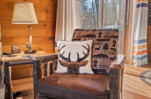 Tunkhannock Cabin | WaterFront Cabin Hot Tub Kayaks Fishing Game Consoles