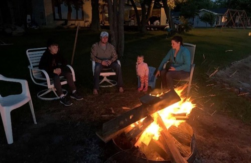 Au Gres Cabin | Waterfront Cabin with BBQ, Picnic Space and Amazing Sunsets in Michigan