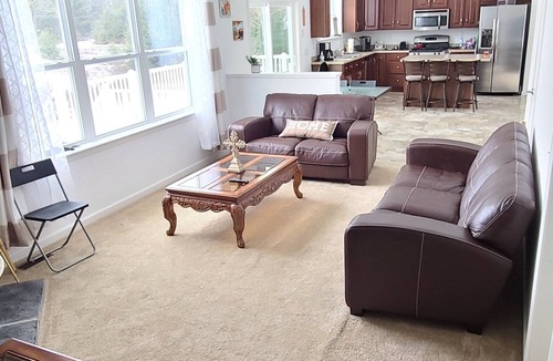 Mamakating Park Historic District House | Waterfront Charming 3 BRS Lakehouse with gorgeous views and WiFi in Wurtsboro!