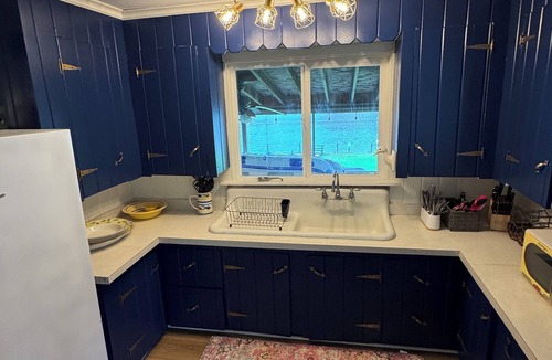 Montrose Cottage | Waterfront Charming 4-bedroom cottage with WiFi, AC in Montrose