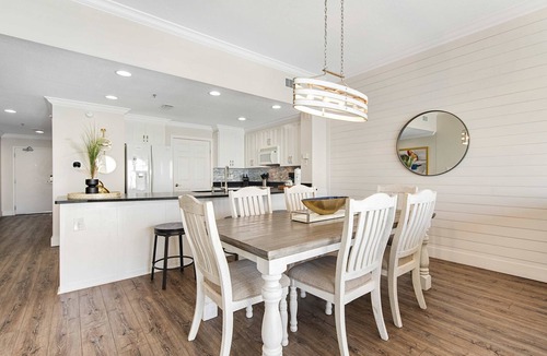 Thomas Drive Condo | Waterfront condo with pool & hot tub access, Gulf views, W/D, & central AC