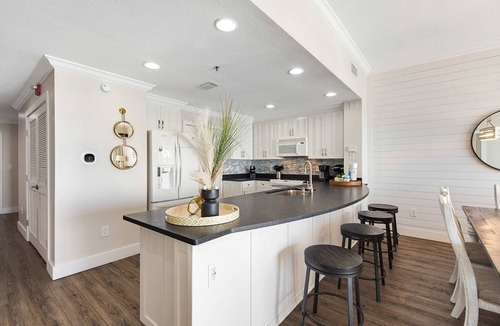 Thomas Drive Condo | Waterfront condo with pool & hot tub access, Gulf views, W/D, & central AC