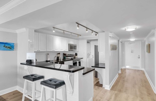 Meadows Condo | Waterfront Condo Dock Pool Downtown Near Duval