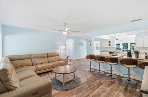 Crystal River House | Waterfront + Dock Free Kayaks Dogs OK Near Manatees & Springs