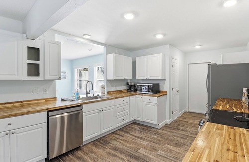 Crystal River House | Waterfront + Dock Free Kayaks Dogs OK Near Manatees & Springs
