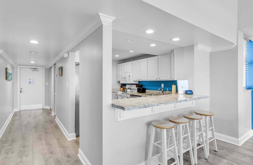Meadows Condo | Waterfront Dock Pool Near Duval St Penthouse