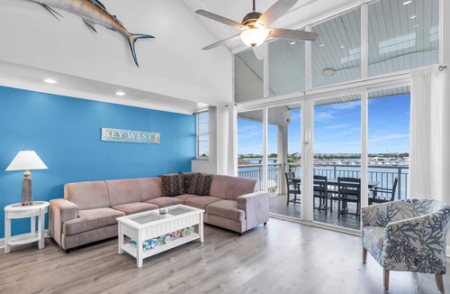 Meadows Condo | Waterfront Dock Pool Near Duval St Penthouse