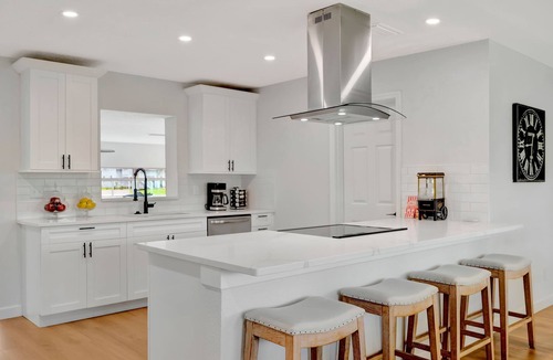 Spring Hill House | Waterfront Escape | Hot Tub, Kayaks & Fire Pit