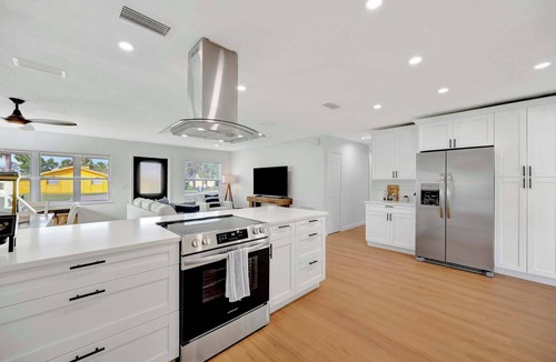 Spring Hill House | Waterfront Escape | Hot Tub, Kayaks & Fire Pit