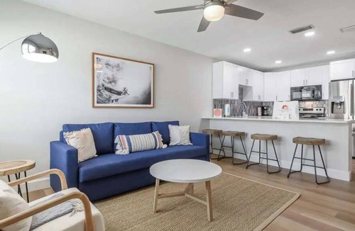 Apollo Beach House | Waterfront - Family & Pet Friendly for 6