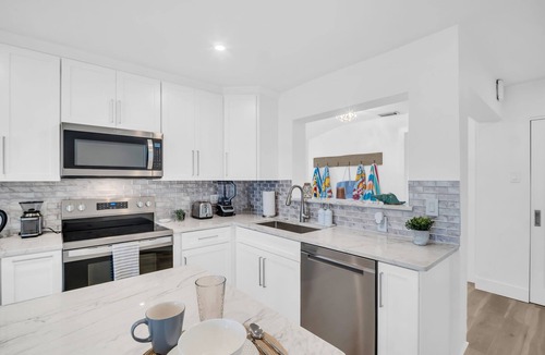 Flor-a-mar House | Waterfront, Fishing, Firepit @ The Pier Cottage