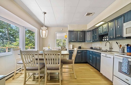 Southold House | Waterfront Hot Tub Retreat w Kayaks | Kayak Point