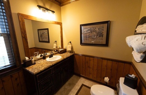 Attapulgus Cabin | Waterfront Luxury Lodge Retreat