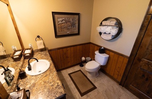 Attapulgus Cabin | Waterfront Luxury Lodge Retreat