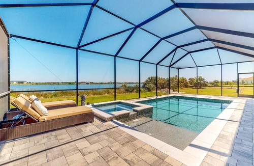 Southside Rural Community House | Waterfront Modern Home - Pool & Hot Tub