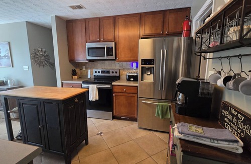 Eatonton House | Waterfront on Lake Sinclair 4 bedroom 4bath Bring your boat or relax on the lake