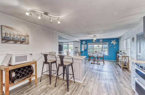Southside Rural Community House | Waterfront Retreat for Fishing & Relaxing Bring the Family!
