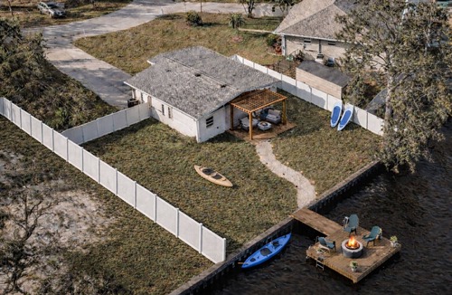 Town 'n' Country House | Waterfront Retreat w Kayaks Paddle boards Private Dock & Fire Pit Near Tampa Bay