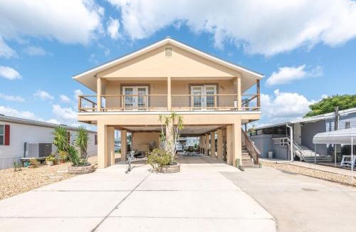 Welaka House | Waterfront St Johns River near springs with boat dock and water sports