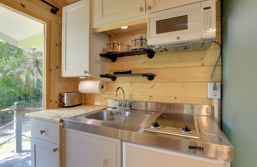 Bradenton Apartment | Waterfront Studio < 1 Mi to Downtown Bradenton!