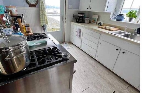 Northport House | Waterfront Studio Beach Cottage Wow Sunsets Walk to Village Shops Winery Brewery