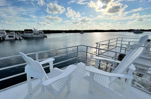 Tavernier Villa | Waterfront Sunset View Aqua Villa Dolphin @ Mangrove Marina Resort