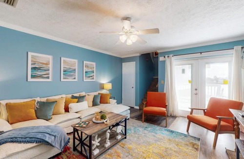 El Centro Beach House | Waterfront Townhome with Shared Pool Central AC Free WiFi - Snowbird-Friendly