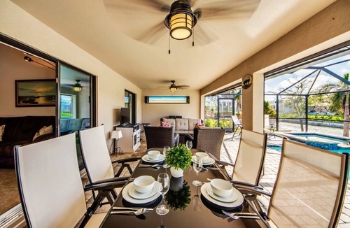 Trafalgar House | Waterfront Villa 3BR, Pool & Whirlpool heated/saltwater, cute turtles