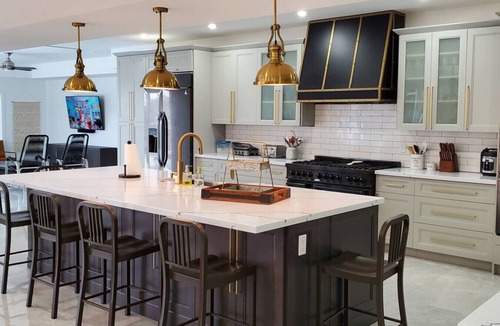 Caloosahatchee Apartment | Waterfront White House