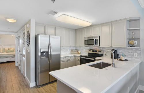 Fort Walton Beach Apartment | Waterscape B422 - Ocean and Pool Views - Free Beach Service