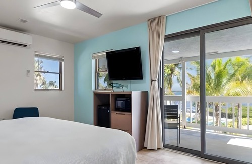 Little Torch Key Hotel | Waterview Stay w/Pool & Private Beach Access | Free Breakfast