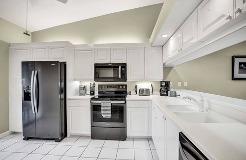 Naples Condo | Waterview, Updated w Resort Style Pool