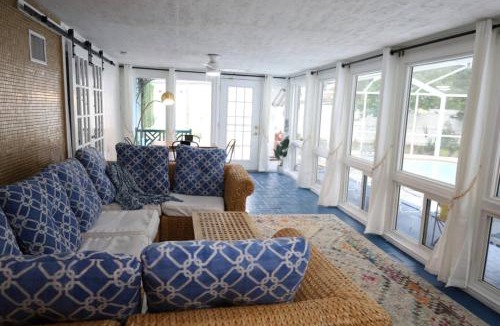 La Vista House | Wave Cave - Beach, Heated Pool, BBQ, Family, Friends, Fun