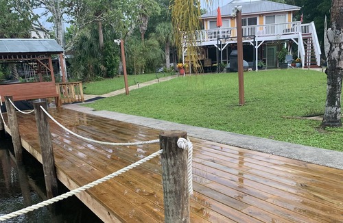 Weeki Wachee Gardens Apartment | Weeki Wachee Luxury River Front apartment -1st floor- with a private beach 🏖️
