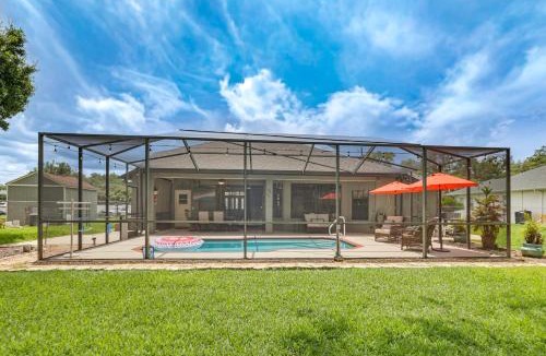 Spring Hill House | Weeki Wachee Retreat: Heated Pool and fenced Yard