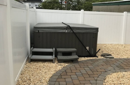 Wall House | Weekly summer rental 1 block from beach with beach locker