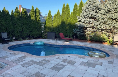Bergenfield House | Welcome to a comfortable, fully furnished 2-bedroom home located mins from NYC