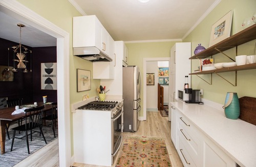 Thomasville House | Welcome to Jewel Box Cottage! Our cottage has been carefully curated for you.