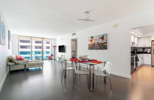 Hollywood South Central Beach Condo | Welcome to our beach home!