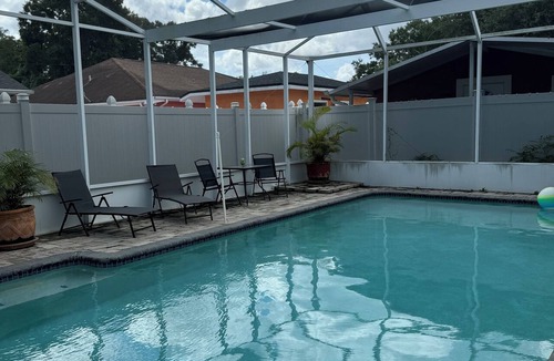 Pinecrest West Park Apartment | Welcome to our charming studio, perfectly located near Tampa Bay's attractions.