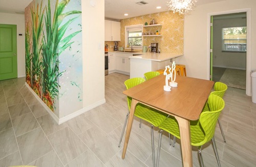 The Lakes House | Welcome to the Pineapple Bungalow in Port Richey!