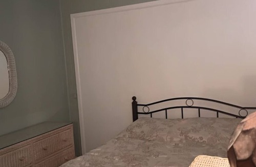 Emerson Apartment | Welcoming 2-bedroom apartment in vibrant Westwood perfect for your stay