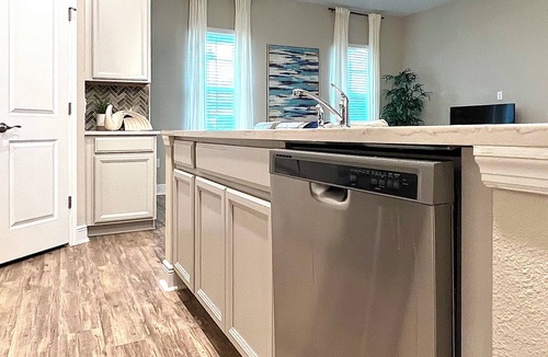 Killarney House | Welcoming clean 3-bedroom house in cozy neighborhood in Oakland FL