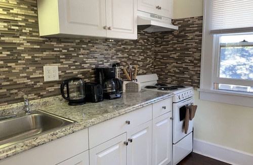 Historic Uptown Apartment | Well-appointed apartment close to the waterfront and downtown